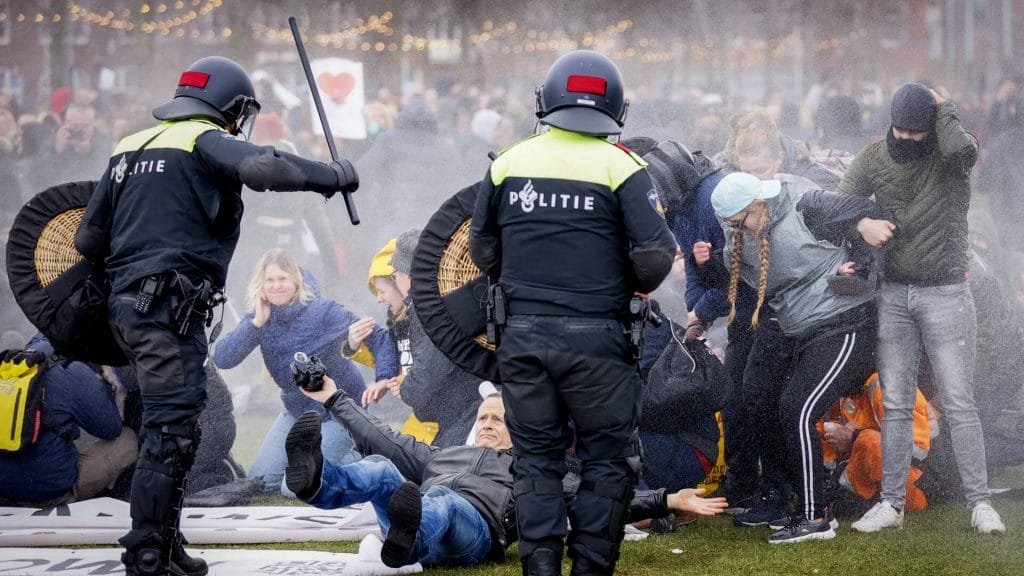 Police Netherlands using violence against peaceful protests