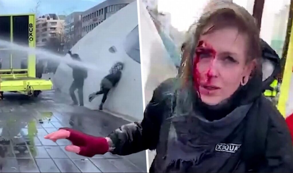 vrouw vol in het gezicht gespoten van dichtbij door waterkanon ME of politie