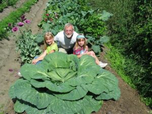 John Evans with with 2 kids amazing vegetables - Bountea - Giant Cabbage