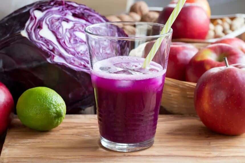 Slowjuicer - healing red cabbage juice - genezende rode koolsap