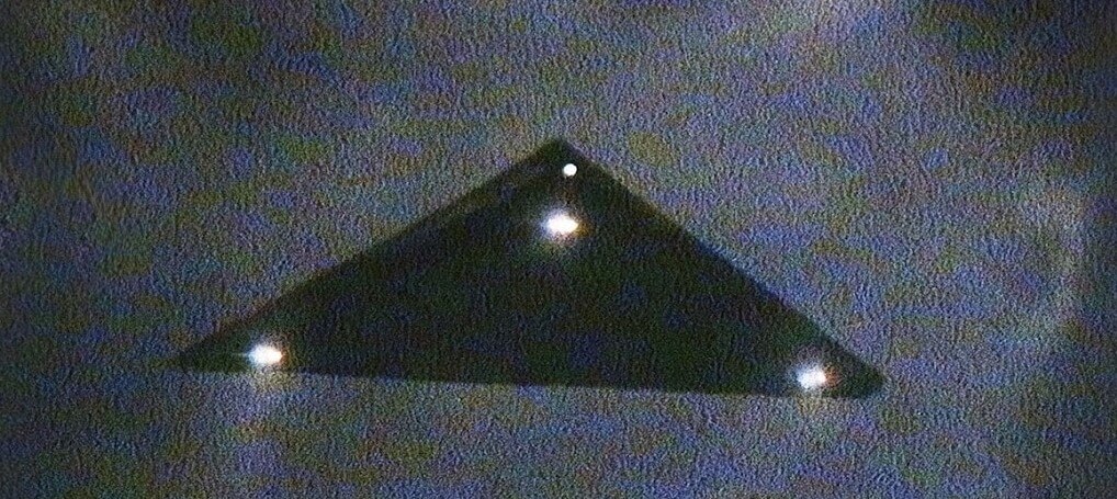 UFO driehoekig - triangular UFO - Eindtijdnieuws.com UFO driehoekig - triangular UFO